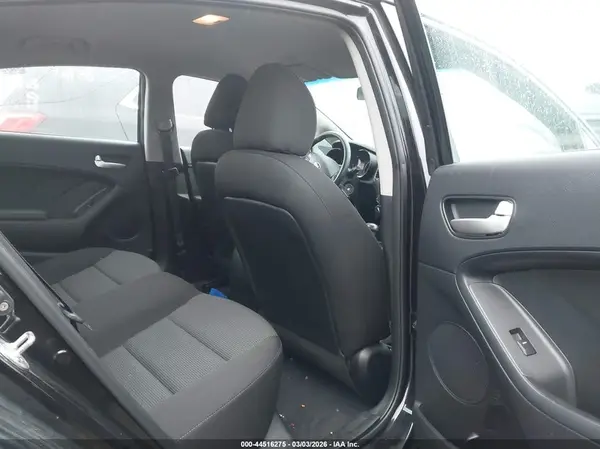 3KPFK4A75JE238958 2018 KIA FORTE - Image 8