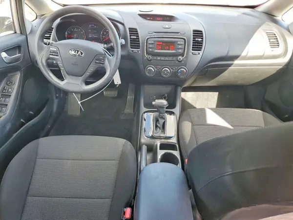 3KPFK4A75JE240158 2018 KIA FORTE - Image 8