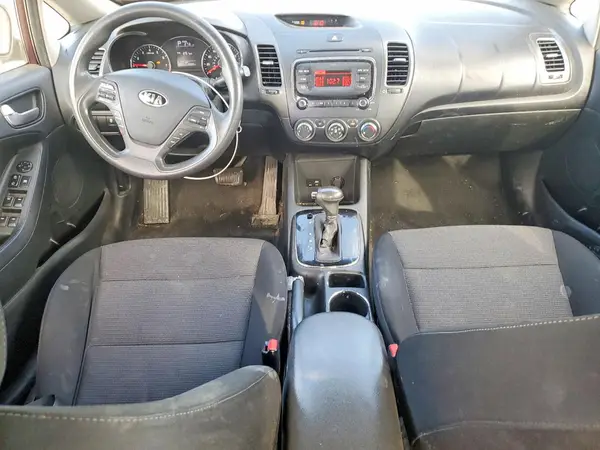 3KPFK4A75JE240547 2018 KIA FORTE - Image 8