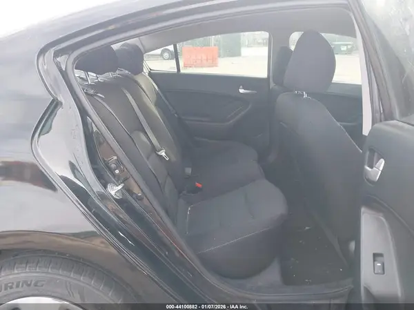 3KPFK4A75JE241441 2018 KIA FORTE - Image 8