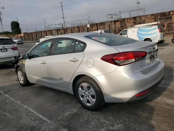 3KPFK4A75JE242640 2018 KIA FORTE - Image 2