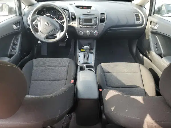 3KPFK4A75JE242640 2018 KIA FORTE - Image 8