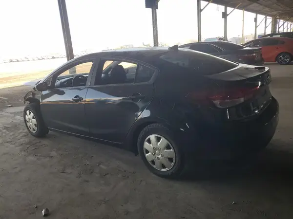 3KPFK4A75JE244582 2018 KIA FORTE - Image 2