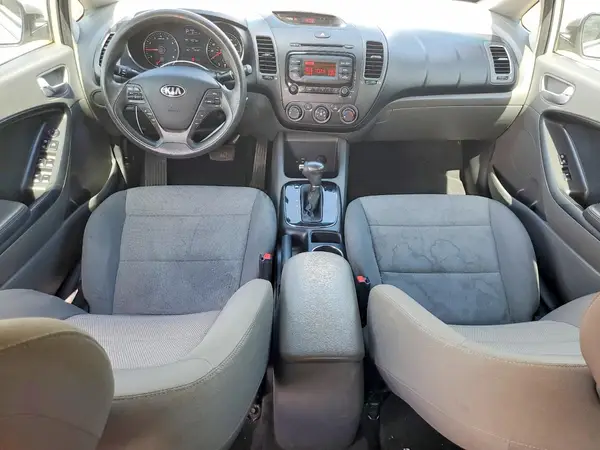 3KPFK4A75JE245831 2018 KIA FORTE - Image 8