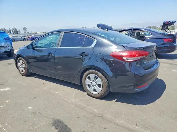 3KPFK4A75JE246445 2018 KIA FORTE - Image 2