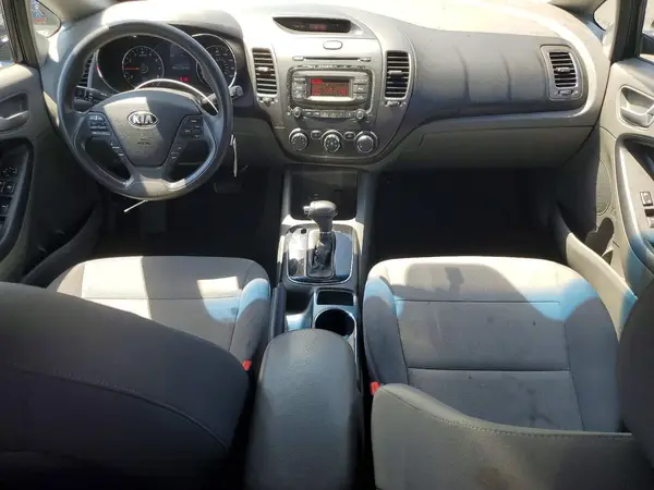 3KPFK4A75JE246445 2018 KIA FORTE - Image 8