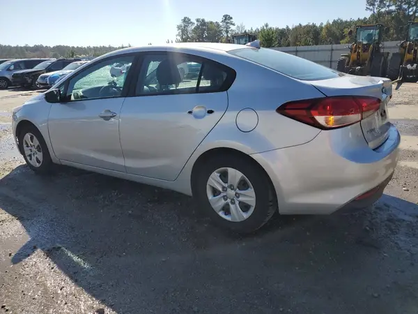3KPFK4A75JE247191 2018 KIA FORTE - Image 2