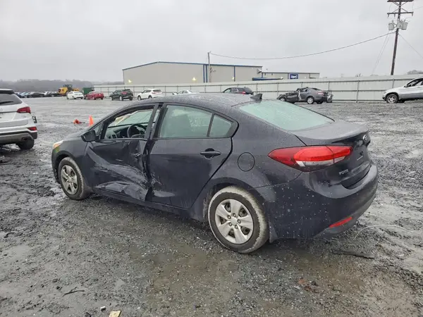 3KPFK4A75JE247434 2018 KIA FORTE - Image 2