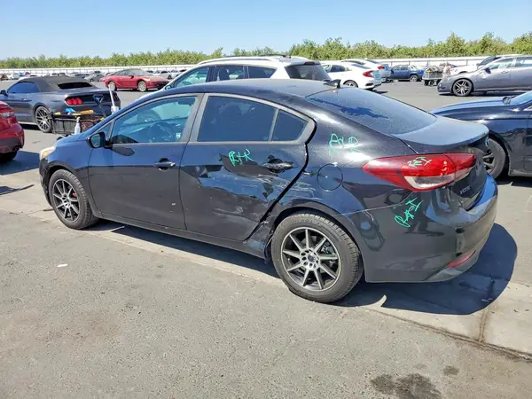 3KPFK4A75JE251807 2018 KIA FORTE - Image 2