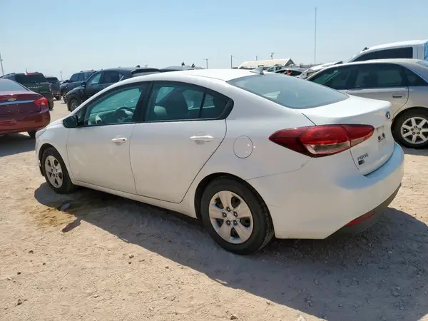 3KPFK4A75JE254142 2018 KIA FORTE - Image 2