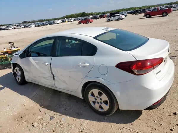 3KPFK4A75JE254304 2018 KIA FORTE - Image 2