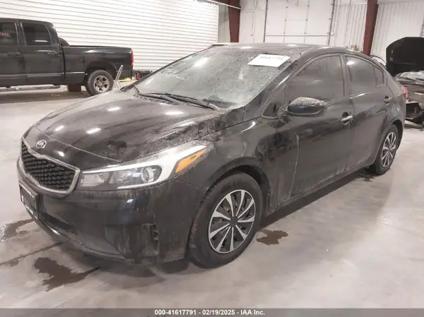 3KPFK4A75JE254626 2018 KIA FORTE - Image 2