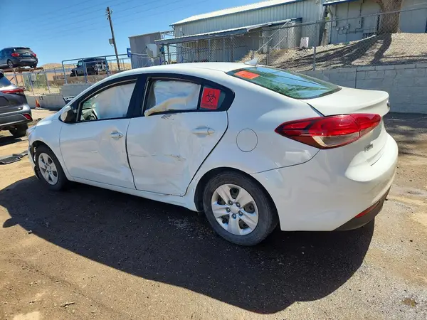 3KPFK4A75JE254898 2018 KIA FORTE - Image 2