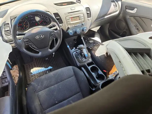 3KPFK4A75JE254898 2018 KIA FORTE - Image 8