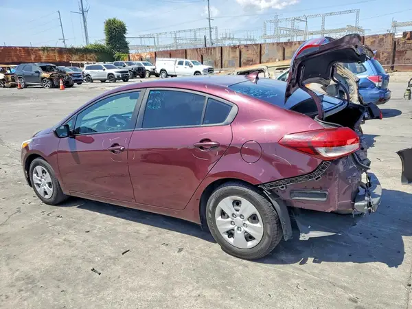 3KPFK4A75JE254920 2018 KIA FORTE - Image 2
