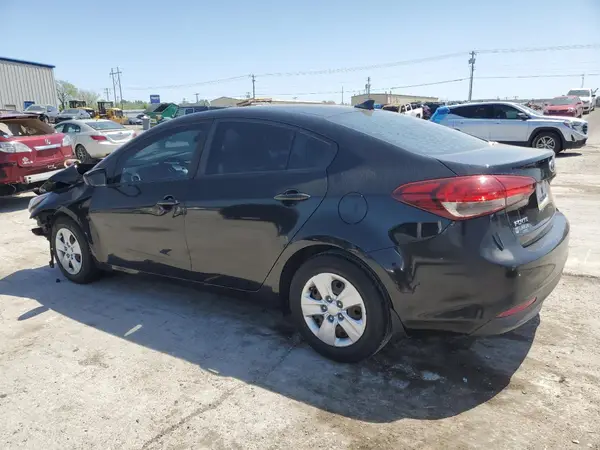 3KPFK4A75JE256585 2018 KIA FORTE - Image 2