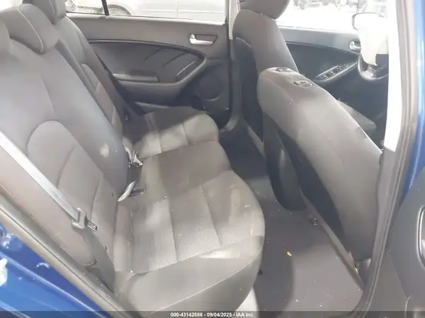 3KPFK4A75JE258028 2018 KIA FORTE - Image 8