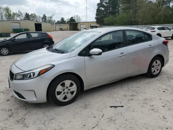 3KPFK4A75JE258109 2018 KIA FORTE - Image 1
