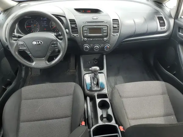 3KPFK4A75JE258109 2018 KIA FORTE - Image 8