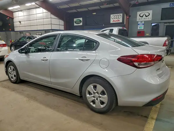 3KPFK4A75JE258207 2018 KIA FORTE - Image 2