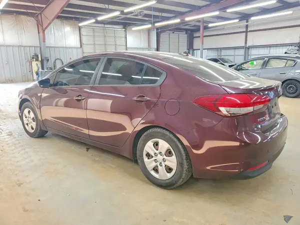 3KPFK4A75JE258840 2018 KIA FORTE - Image 2