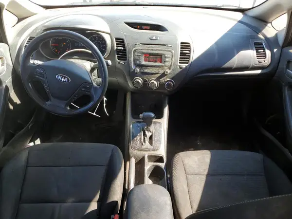 3KPFK4A75JE260376 2018 KIA FORTE - Image 8