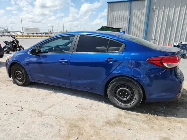 3KPFK4A75JE260541 2018 KIA FORTE - Image 2