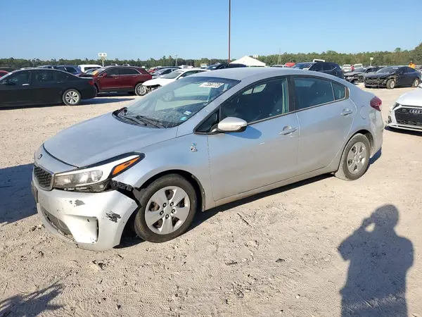 3KPFK4A75JE261365 2018 KIA FORTE - Image 1
