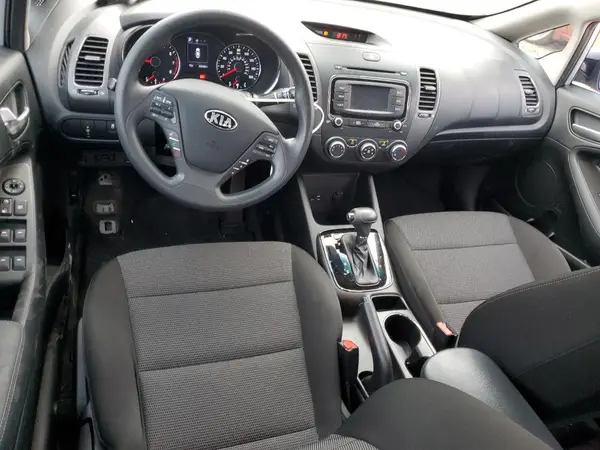 3KPFK4A75JE265884 2018 KIA FORTE - Image 8