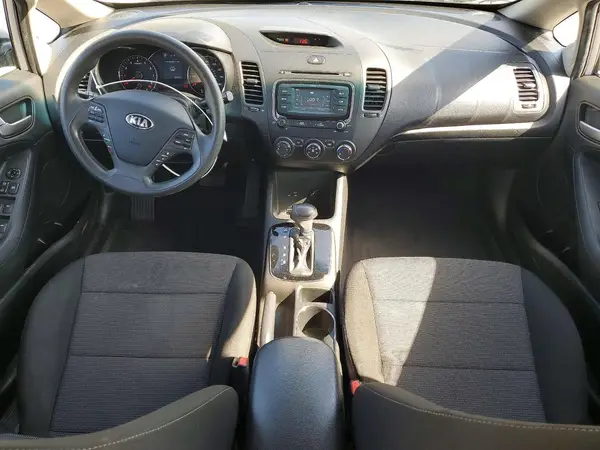 3KPFK4A75JE266906 2018 KIA FORTE - Image 8
