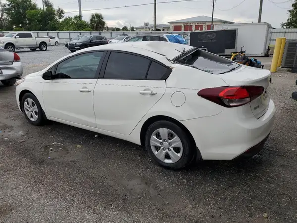 3KPFK4A75JE268140 2018 KIA FORTE - Image 2