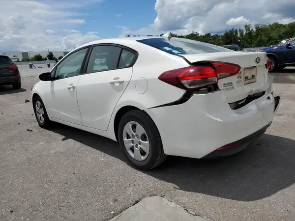 3KPFK4A75JE268316 2018 KIA FORTE - Image 2