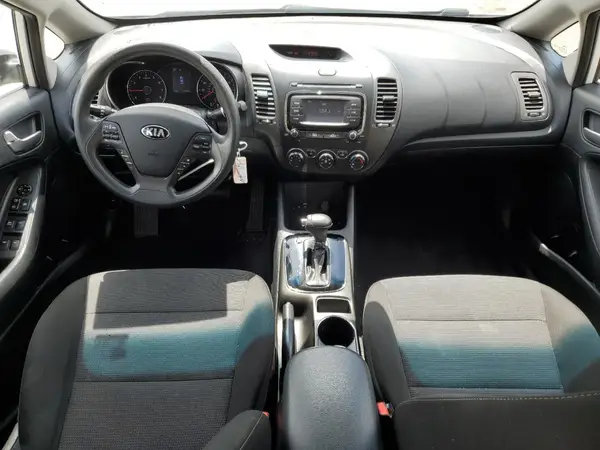 3KPFK4A75JE268316 2018 KIA FORTE - Image 8