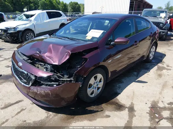 3KPFK4A75JE270941 2018 KIA FORTE - Image 2