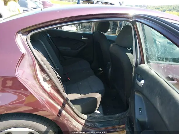 3KPFK4A75JE270941 2018 KIA FORTE - Image 8