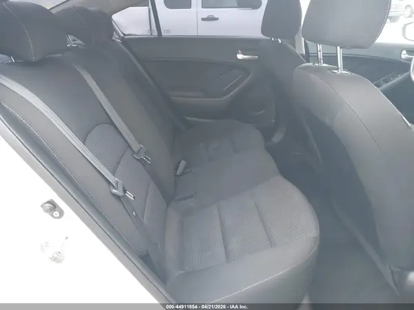 3KPFK4A75JE270969 2018 KIA FORTE - Image 8