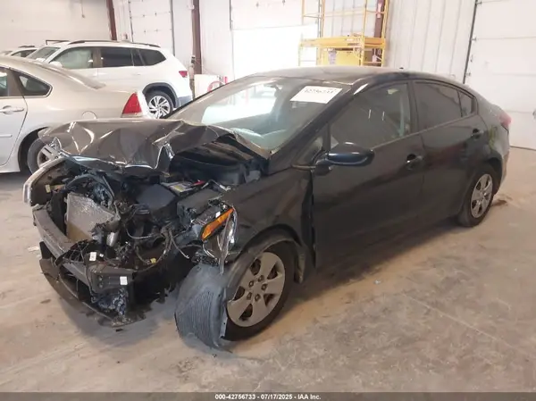 3KPFK4A75JE271863 2018 KIA FORTE - Image 2