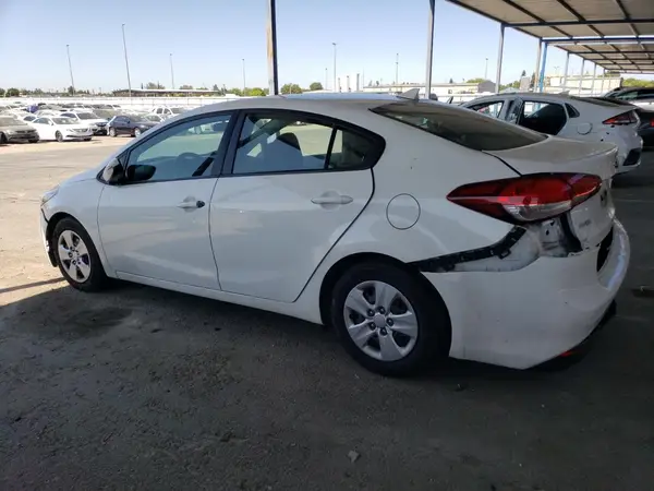 3KPFK4A75JE272138 2018 KIA FORTE - Image 2