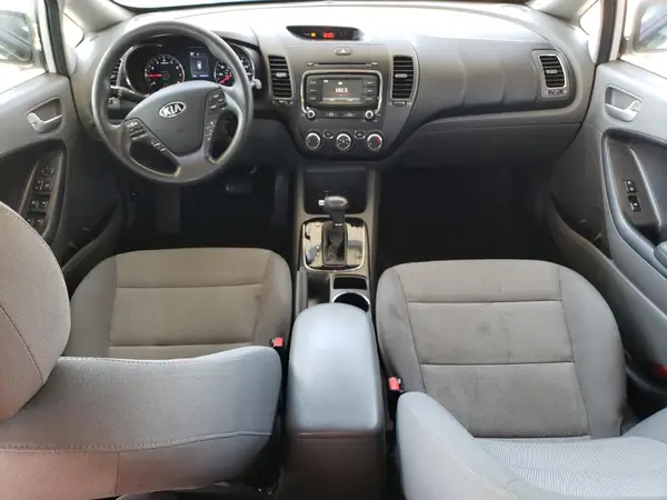3KPFK4A75JE272138 2018 KIA FORTE - Image 8