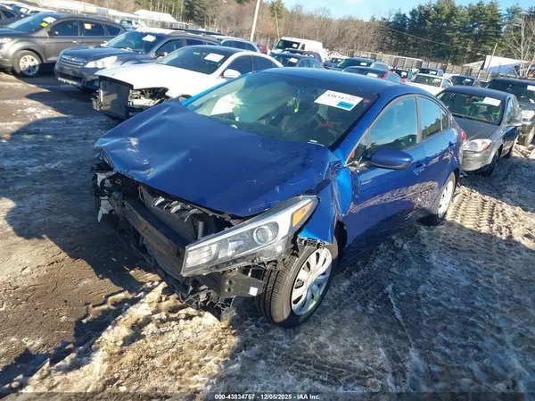 3KPFK4A75JE272480 2018 KIA FORTE - Image 2