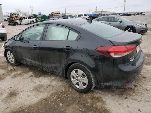 3KPFK4A75JE272768 2018 KIA FORTE - Image 2