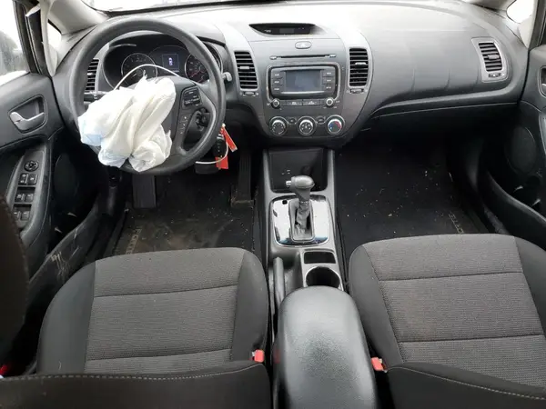 3KPFK4A75JE272768 2018 KIA FORTE - Image 8