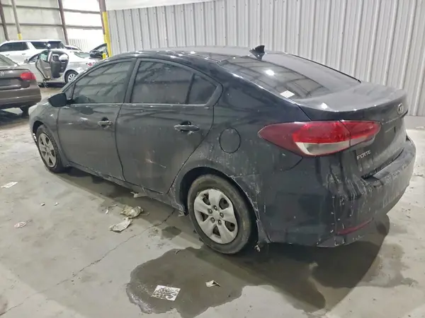 3KPFK4A75JE273631 2018 KIA FORTE - Image 2