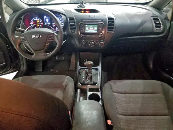 3KPFK4A75JE273631 2018 KIA FORTE - Image 8
