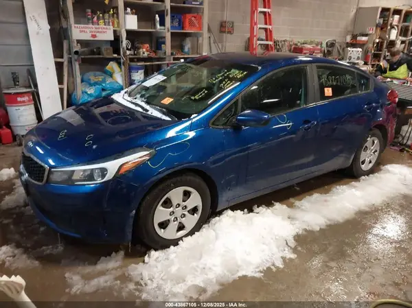 3KPFK4A75JE273712 2018 KIA FORTE - Image 2