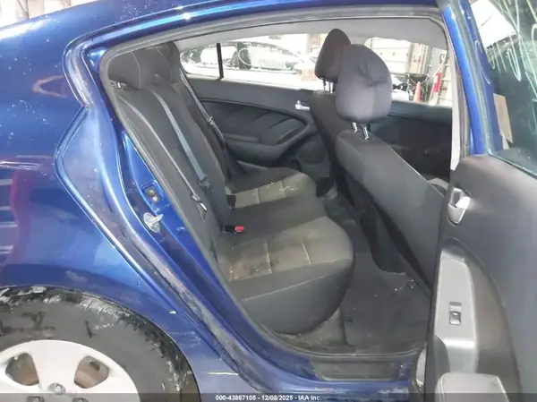 3KPFK4A75JE273712 2018 KIA FORTE - Image 8