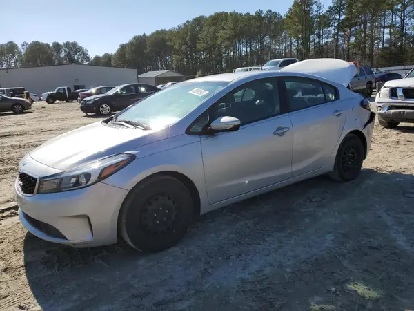 3KPFK4A75JE275332 2018 KIA FORTE - Image 1