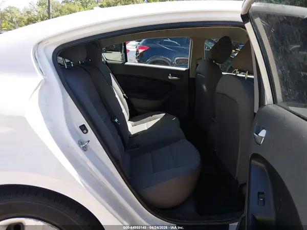 3KPFK4A75JE277324 2018 KIA FORTE - Image 8