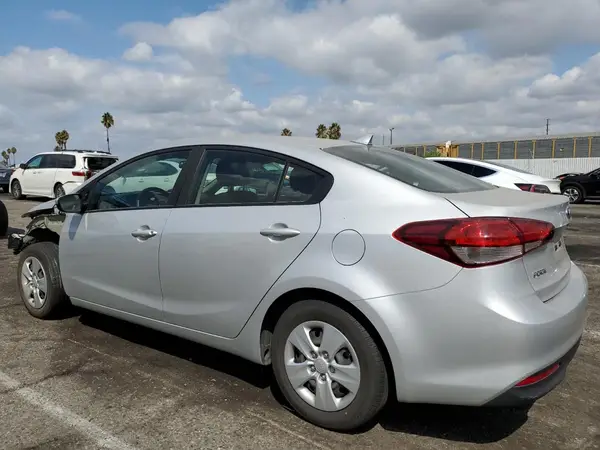 3KPFK4A75JE278411 2018 KIA FORTE - Image 2