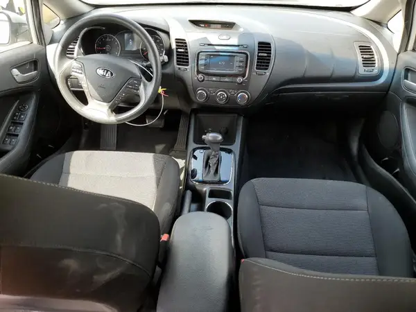 3KPFK4A75JE278411 2018 KIA FORTE - Image 8